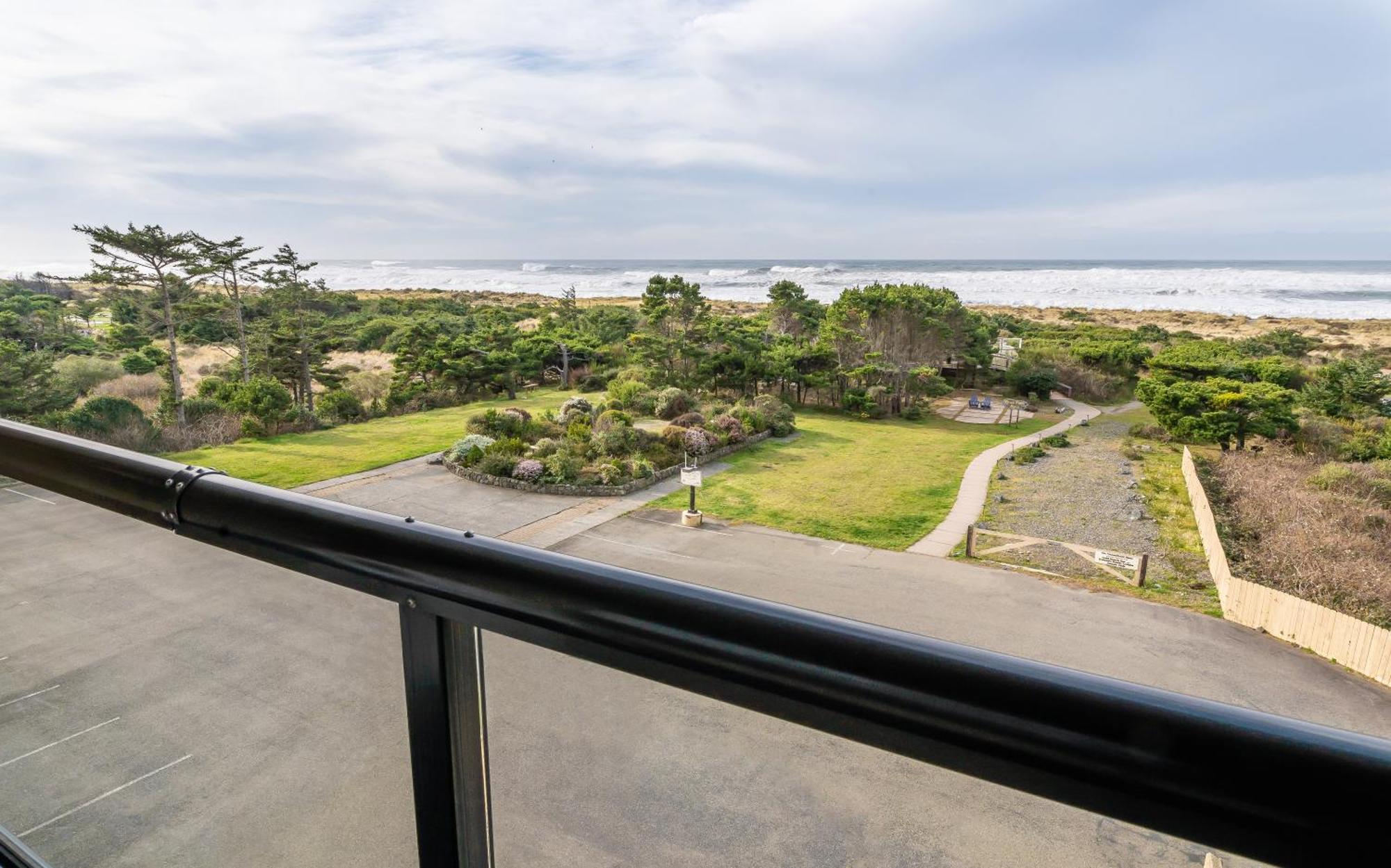 Gold Beach Inn Bagian luar foto