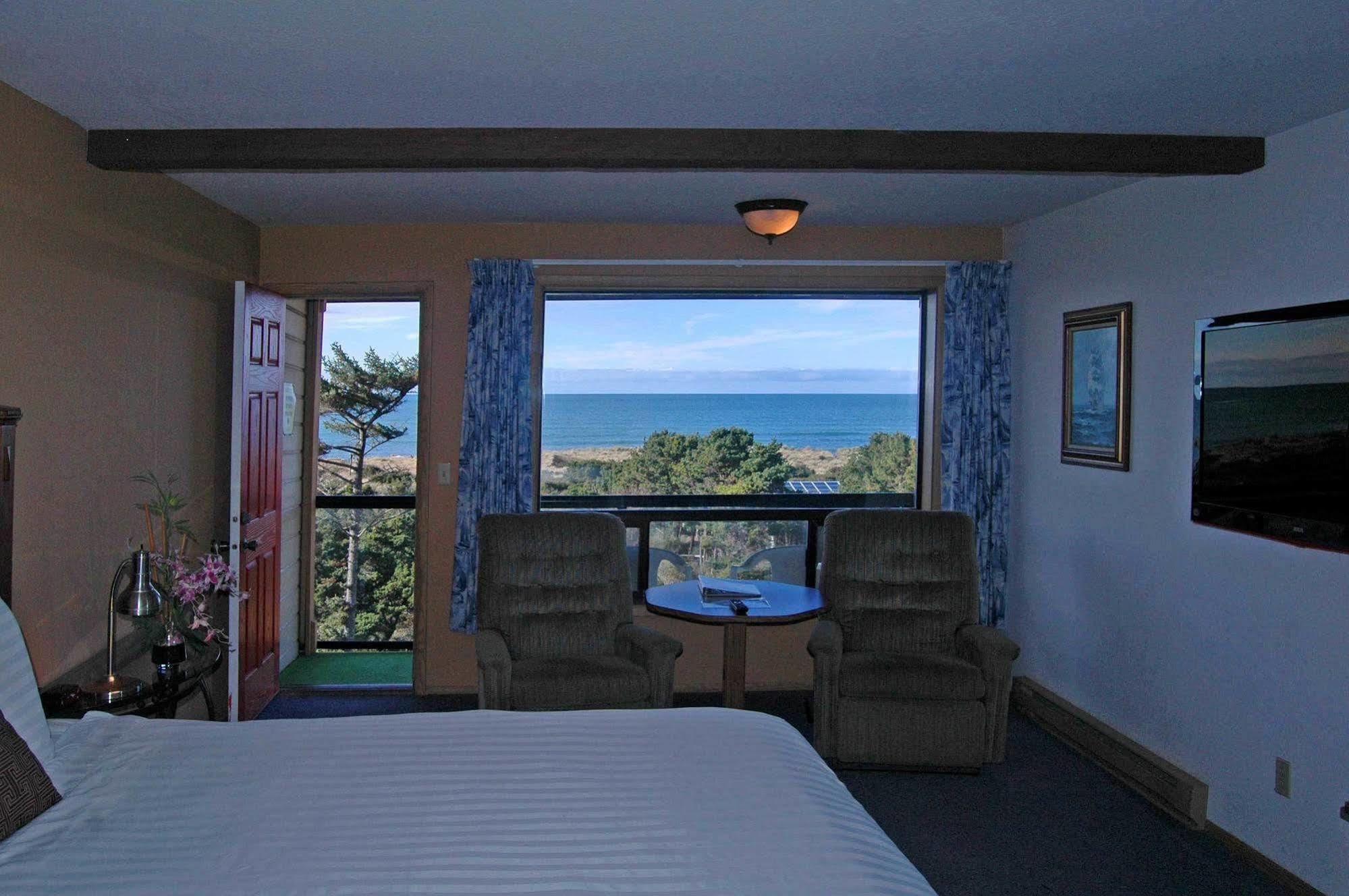 Gold Beach Inn Bagian luar foto