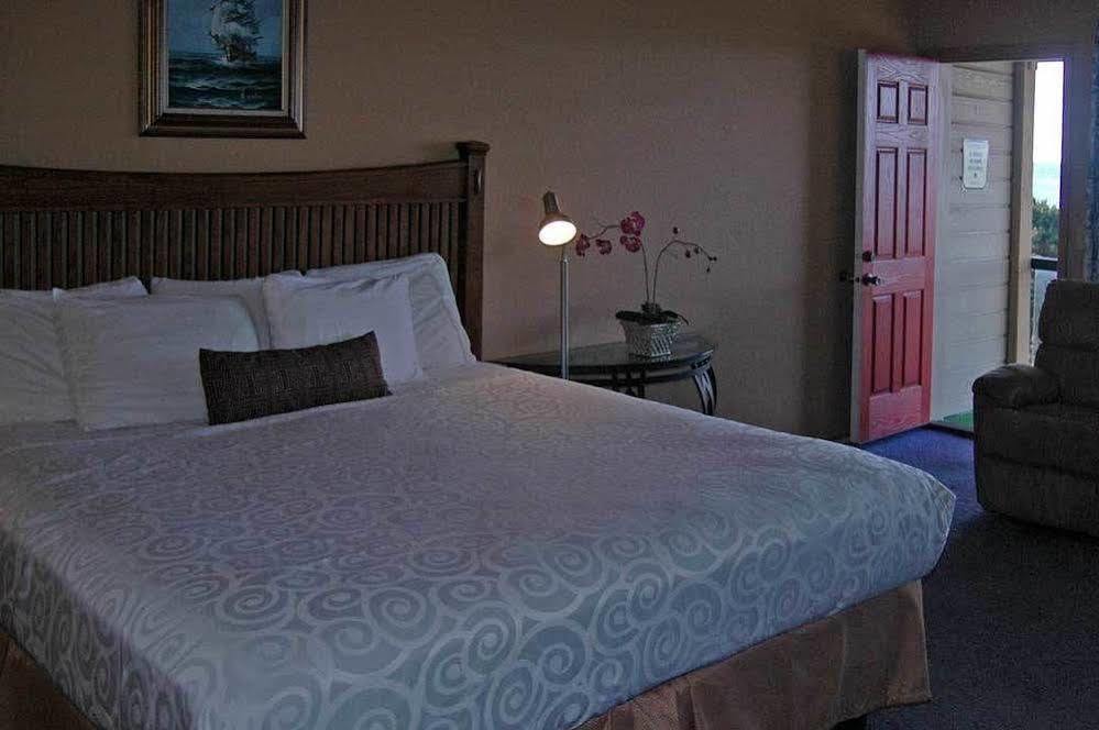 Gold Beach Inn Bagian luar foto