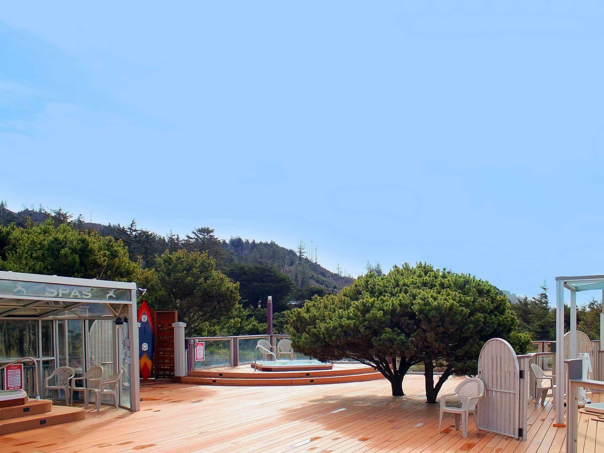 Gold Beach Inn Bagian luar foto